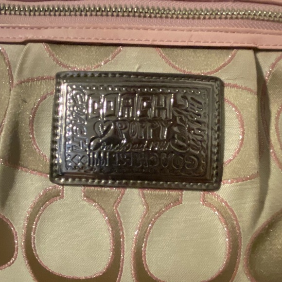 Coach purse over shoulder - Picture 4 of 12